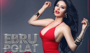 Genç yaşlarda bale eğitimi aldı. Sarkici Ebru Polat A Luks Bir Otelde Surpriz Evlilik Teklifi