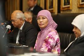 Dato' seri utama tengku maimun binti tuan mat (born 2 july 1959) is the tenth and current chief justice of malaysia. 5 Facts You Should Know About Tengku Maimun The First Female Chief Justice Of Malaysia World
