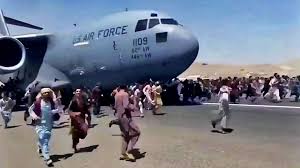 The chaotic scenes monday at hamid karzai international. Nnwydvbdwvyjim