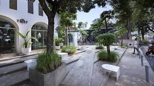 Di taman kardus bandung ini menyediakan berbagai menu kuliner indonesia dengan harga yang cukup terjangkau. Dua Coffee Bandung Basio