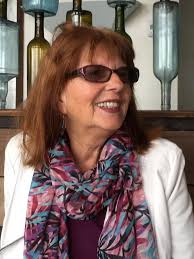 Ursula Lincoln's Instagram, Twitter & Facebook