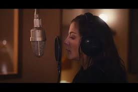 Mais cette participation s'était soldée par un second. Camille Lellouche Revele Le Clip Bouleversant De N Insiste Pas