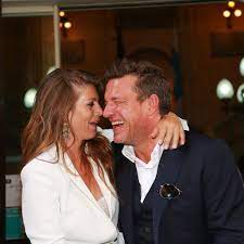 Découvrez la vidéo de benjamin castaldi déguisé dans sacrée soirée (à partir de 2'30) Photos Benjamin Castaldi A 50 Ans Qui Est Sa Femme Aurore Aleman Femme Actuelle Le Mag
