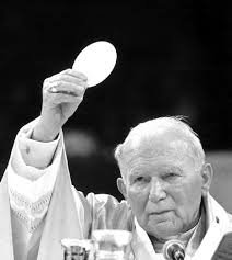 Pope tells Spanish youth life spent serving Christ is worth living