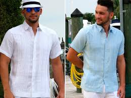 Se recomienda que para la tela de la etiqueta del novio para boda civil siempre utilicen. Guayaberas Para El Atuendo Del Novio Camisas Ideales Para Una Boda Relajada O Playera