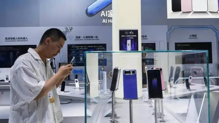 Akıllı Telefonun Yepyeni Hali: Çin'deki Yapay Zeka Devrimi Ne Getiriyor?