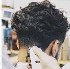 Bu yazımızdaki erkek saç modeli önerileri yapılmış olan defilelerden alınmıştır. Para Iyi Arkadas Katilimci Kivircik Sac Kesim Modelleri 2019 Yulenog Com