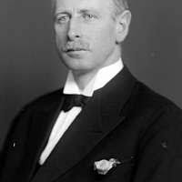 Portrett, dirigent og musiker Birger Hammer.. Borgensamlingen. Norsk