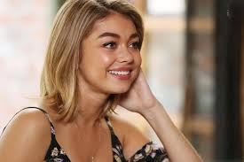 Min favoritlook från Haley Dunphy : r/Modern_Family