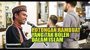 Cocok juga dengan model potongan rambut pendek yang tersisir ke belakang dari arah kening. Potongan Rambut Yang Tak Diperbolehkan Dalam Islam Ustadz Abdul Somad Youtube