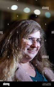 Laurence Bray, qui a survécu à l'attaque de Nice en 2016, s'adresse à la  presse sur 13 décembre 2022 au palais de justice de Paris après que le  tribunal ait ordonné des