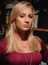 Julie Dawson's Instagram, Twitter & Facebook