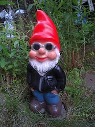 Gartenzwerg Cool Aus Bruchfestem Pvc Zwerg Gartenzwerge Figur Garten Ideen Gestaltung Garten Deko Garten Dekoration Garten Diy Garten Ideen Fruhling Kabouter