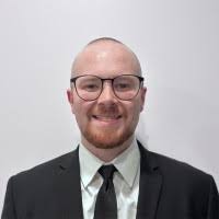 1100+ profilů „Buffone“