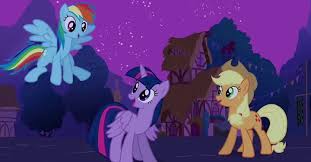 Rarity works as both a fashion designer and as a seamstress at her own shop, the carousel boutique. Twilight Sparkle My Little Pony Friendship Is Magic Wiki Fandom