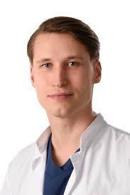 Indirect Rectus Femoris Injury Mechanisms in Professional Soccer Players:  Video Analysis and MRI Findings