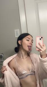 F 18, rate my pic 1-10 😊 · Reddxxx | the NSFW browser