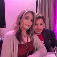 However, the may 2021 report has now been confirmed as a complete hoax. Kuschel Foto Datet Paris Jackson Etwa Diesen Schauspieler Promiflash De
