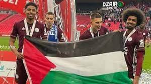 توج فريق ليستر سيتي بلقب بطل مسابقة كأس الاتحاد الإنجليزي لكرة القدم، على حساب تشيلسي. Ù„Ø§Ø¹Ø¨ÙŠ Ù„ÙŠØ³ØªØ± Ø³ÙŠØªÙŠ ÙŠØ±ÙØ¹ÙˆÙ† Ø¹Ù„Ù… ÙÙ„Ø³Ø·ÙŠÙ† Ø±Ø¯ ÙØ¹Ù„ Ø§Ù„Ø³Ø¹ÙˆØ¯ÙŠØ© ÙˆØªØ¹Ù„ÙŠÙ‚ Ø§Ø¨Ùˆ ØªØ±ÙŠÙƒØ© Youtube