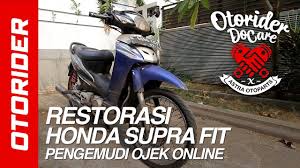 Perombakan tersebut sendiri adalah upaya dari honda untuk memenuhi tuntutan pasar yang menghendaki motor bebek dengan. Restorasi Motor Ojek Online Honda Supra Fit Kinclong Kembali Otorider X Astra Otoparts Do Care Youtube