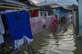 Pusat pemindahan banjir di perkampungan juru. Banjir Rob Bulanan Di Kampung Lere Palu Republika Online