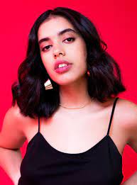 The Biggest Haircut Trend London Girls Are Obsessing Over For 2019 Wavy Bob Hairstyles Rockabilly Hair Short Wavy Hair