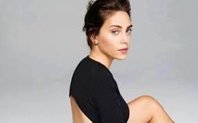 قصة مسلسل انه مختلف مسلسل تركي جديد لبطلة مسلسل نبضات قلب اويكو كرايل الكاست بالصور مفاجأة سارة لعشاق النجمين شاتاي. Oyku Karayel Cemre Cayak Ø§ÙˆÙŠÙƒÙˆ ÙƒØ±Ø§ÙŠÙ„ Ø¬ÙŠÙ…Ø±ÙŠ Ø´Ø§ÙŠØ§Ùƒ Home Facebook