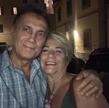 Ci risiamo: tre anni fa Eleonora Brigliadori, indimenticata protagonista  del film “Rimini Rimini” con Gigi e Andrea, aveva la possibilità di parlare  ai telespettatori RAI, dall'alto della sua competenza immunologica, sulla  correlazione