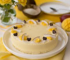 Montare uova e zucchero , il composto devo diventare spumoso , incorporare farina precedentemente setacciata il baking, olio e metà dell mango. Torta Gelato Al Mango E Cocco Valentina Bakery