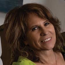 Lori Goldberg's Instagram, Twitter & Facebook