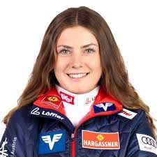 Eva Holzer's Instagram, Twitter & Facebook