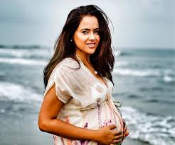Sameera reddy shared her godh bharai ceremony photos on her instagram account. Sameera Reddy Is Mama Again To An Adorable Baby Girl Shares Pics On Insta