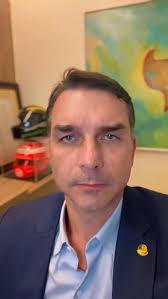 🚫 Repúdio à apologia histórica! 🚫 É inaceitável admirar figuras  históricas como Hitler. Lula nunca escondeu este seu "lado".  #PraTodosVerem: imagem de lula à esquerda com sombra, acima o título:  ADMIRADOR DE