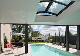 Preau Avec Puit De Lumiere Sur Bord De Piscine Preau Amenagement Jardin Piscine