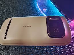 Retro Review ; Nokia 808 Pureview ...