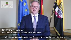 Find the perfect reiner haseloff stock photos and editorial news pictures from getty images. Sachsen Anhalt De Ministerprasident Dr Reiner Haseloff Verlangerung Der Kontaktbeschrankungen Facebook