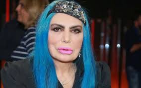 E la luna bussò, cosa ti aspetti da me, j'adore venise, il mare d'inverno, liberté, loredana berte loredana berte. Chi E Loredana Berte Ospite Sanremo 2021 Jefemme It