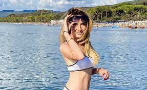 Giornalista professionista, conduce il programma dedicato alla champions league su, conduce pressing serie a su italia 1. Giorgia Rossi Positiva Al Covid 19 Purtroppo E Toccato Anche A Me