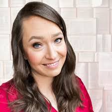 Deniece Bennett's Instagram, Twitter & Facebook