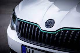 Samochód i generacji zastąpił cieszącą się dużym zainteresowaniem felicię i stał się prawdziwym sukcesem czeskiego producenta. Skoda Emblem Fabia Iii Vorne Schwarz Milotec Auto Extras Gmbh Skoda Tuning Und Zubehor