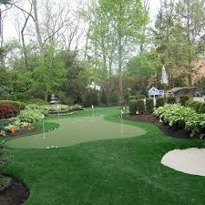 No expensive laser level is needed to install our putting green kits. Best Backyard Putting Greens Wow Your Golf Buds With These Custom Greens