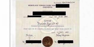 Ijazah dan transkip nilai program s 1 pendidikan ekonomi unimed. Memburu Ijazah Palsu Halaman All Kompas Com