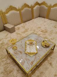 طاولة ارضيه ذهبي