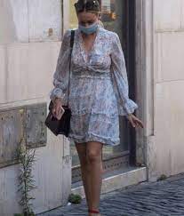Ester expósito reveals her gorgeous figure with incredible photos and selfies in crop tops, bikinis, at the beach or in the bathtub. Ester Exposito Clothes Outfits Brands Style And Looks Spotern