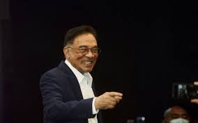 Until the umno supreme council decided to withdraw its support early this morning, the prime minister is believed to have had the support of some 114 mps compared to the opposition's 106. Anwar Ibrahim Klaim Dapat Dukungan Mayoritas Parlemen Malaysia Politikus Mana Buktinya
