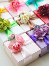 Gift Wrapping Idea Such A Pretty Way To Wrap Up Small Gifts Or Favors Gift Wrapping Gift Wraping Bridal Gifts