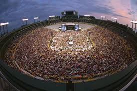 kenny chesney turns green bays lambeau field into a party