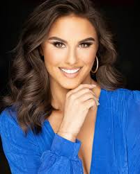 In honor of Miss SC Volunteer pageant weekend, here's a throwback to last  year! 💕 And still obsessed with these pics! 🥰 shoutout to the amazing  @holteavery @haverystudios