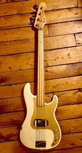1976 Fretless Precision Bass In Olympic White Basgitaren