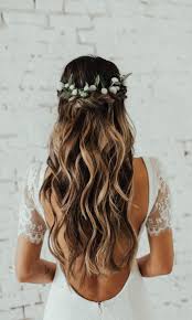 .10 coiffures de fête pour les cheveux mi longs pour parfaire tout ça il nous faut une coiffure de oui les cheveux lachés représentent une coiffure crédible pour faire la fête surtout si une coiffure idée coiffure 20 coiffures de fêtes pour passer noël en. 1001 Modeles Feeriques De Coiffure De Mariage Pour Cheveux Longs